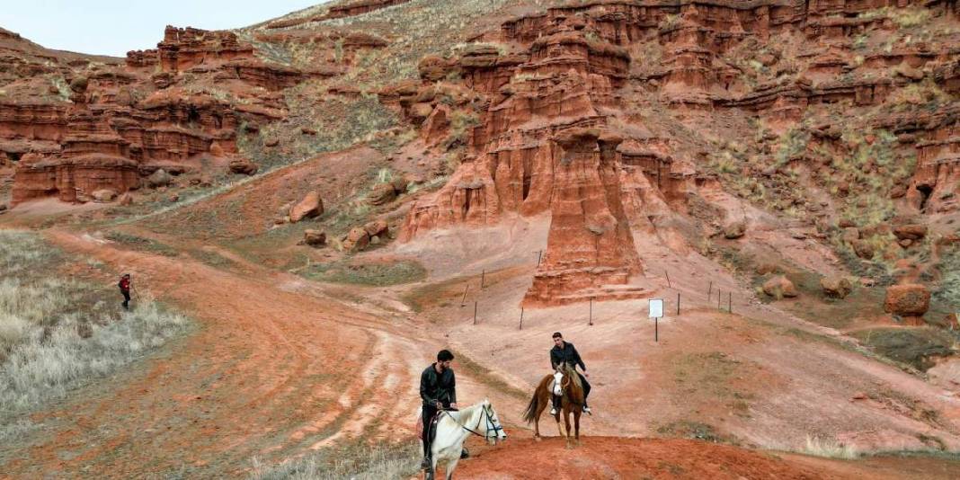 Halk ‘Kırmızı Periler Diyarı’ diyor: 300 milyon yıl önce oluştuğu biliniyor 2